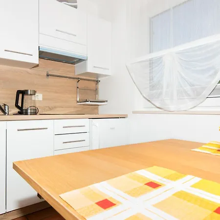 Apartma Oljka Pomjan Lägenhet